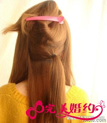 韩式麻花辫发型扎发图解1：分发
