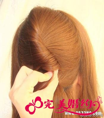 韩式麻花辫发型扎发图解1：扭发