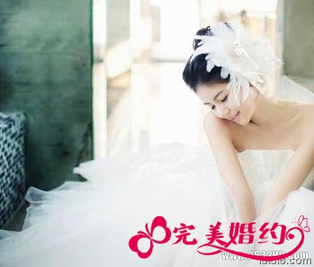 丸子头韩式婚纱照新娘发型