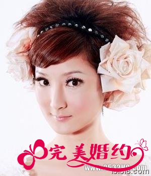 时尚新娘发型1:个性玉米须盘发