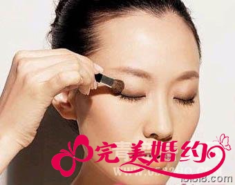 单眼皮眼妆画法2