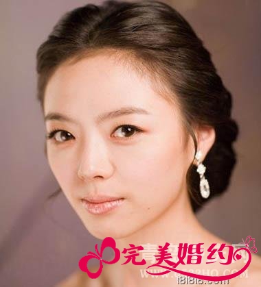 适合圆脸的流行新娘发型2