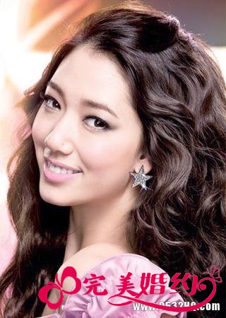 甜蜜粉色新娘造型 展现璀璨光芒