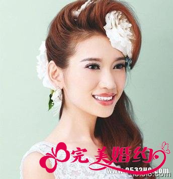 侧扎卷曲流行美新娘发型