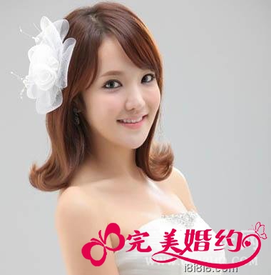 俏丽迷人 短发新娘发型