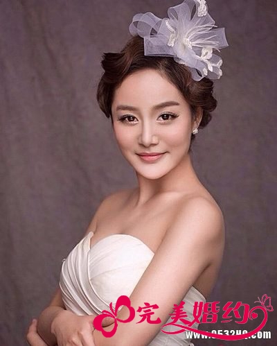 小女人跟妆造型 展现柔美之姿