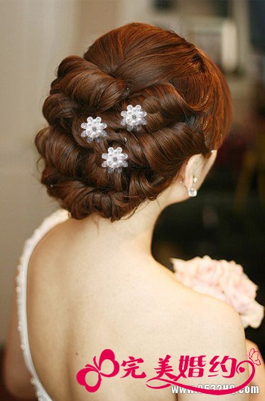 经典唯美头饰点缀清新新娘造型