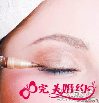 如何化新娘妆晚妆3