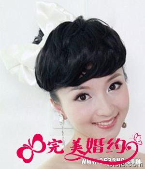 可爱新娘发型2：可爱蝴蝶发饰+蓬松刘海