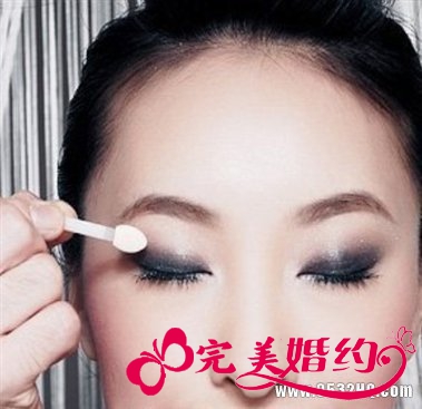 新娘如何画烟熏妆