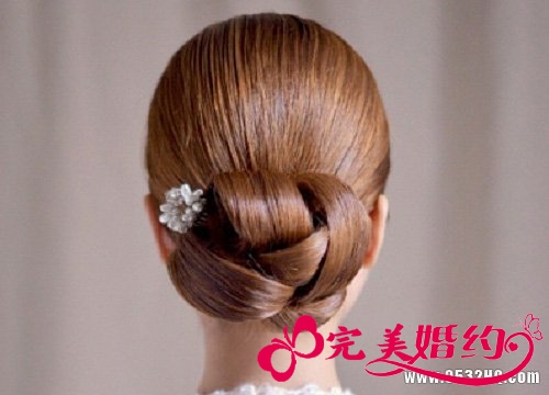 低发髻新娘盘发造型 尽享新娘优雅本色