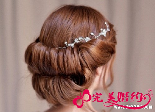 低发髻新娘盘发造型 尽享新娘优雅本色