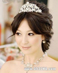 新娘结婚当天发型2:端庄大家闺秀