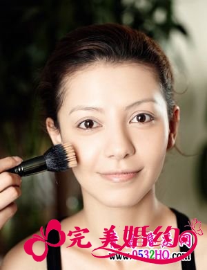 营造无瑕通透底妆