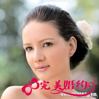 无刘海新娘发型  经典盘发