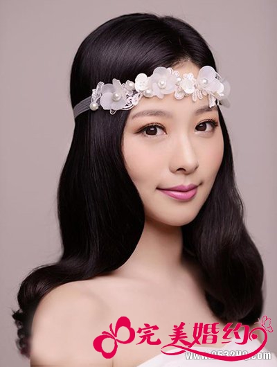 选择唯美头花 学习新娘造型简单搭配