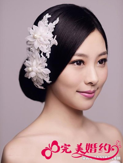 选择唯美头花 学习新娘造型简单搭配
