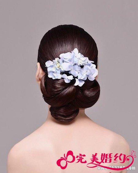 浪漫典雅又芬芳的鲜花装饰新娘造型