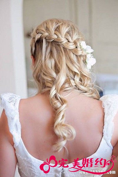 举办户外婚礼户外新娘发型推荐