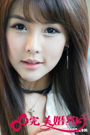 学画李智友韩式眼妆 看韩国车模燃点性感魅力