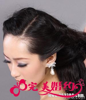 韩式新娘盘发步骤1：