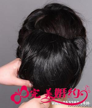 韩式新娘盘发步骤3：