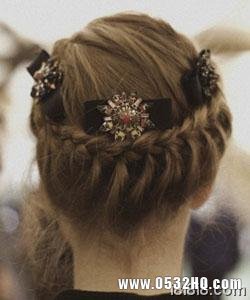 麻花辫子扎法1：蜈蚣辫盘发