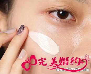 如何化裸妆 四步焕发自然白皙魅力