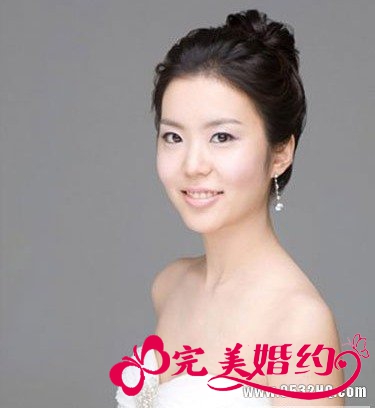 夏日户外婚礼超简洁韩式新娘发型