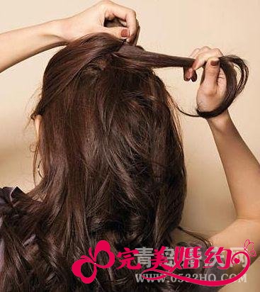 三步打造温柔妩媚的新娘卷发造型3