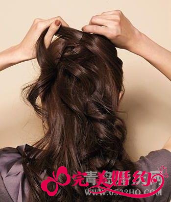 三步打造温柔妩媚的新娘卷发造型4