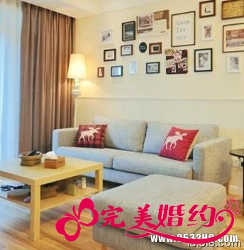 简约时尚的客厅婚房装修图: