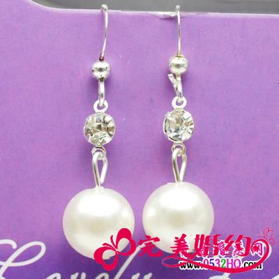 新娘根据脸型选购耳环的小技巧