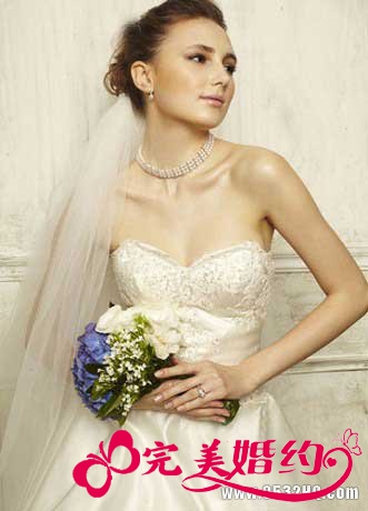 珍珠项链与婚纱如何搭配的技巧