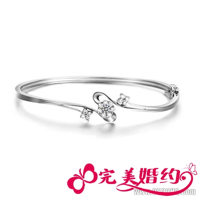 清爽夏季钻石手链 为你的腕间增添魅力