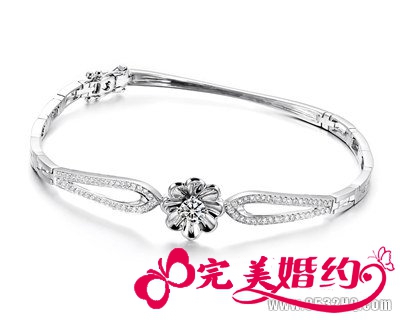 怎样才能将手镯搭配得更加出色