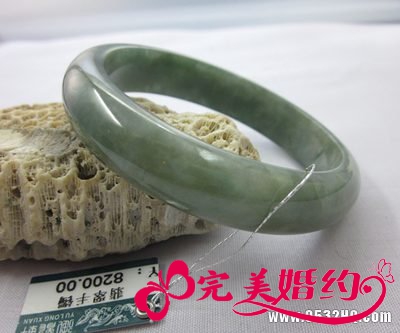 翡翠手镯色泽加工的技术及鉴别手法