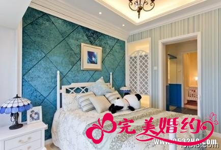 三室一厅装修效果图设计二：豪华贵气的卧室